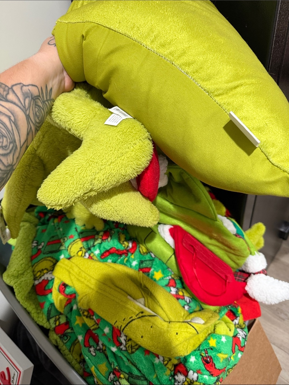 2 RANDOM GRINCH ITEMS